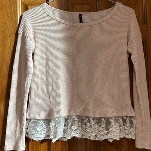 🎁Peach pretty top with lace bottom